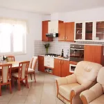 Apartment Matika, Terrace Apartment 10 Minutes Walk From Center