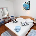 Rooms And Apartment Pina