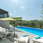 Luxury Villa Nika With Pool Near The Beach, Extra Pool Heating Available