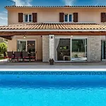 Villa Natasha - Charming Istrian Villa With Private Heated Pool