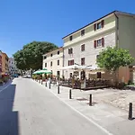 B&B Al Porto Suites