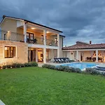 Holiday Home Villa Danica
