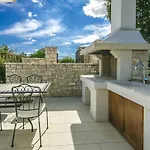 Villa Lenka