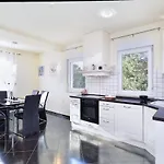 Apartments Ariana 1989