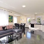 Apartments Ariana 1989