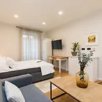 Newpremium Suite Sinjorina, Historical City Centre