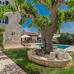 Beautiful Stone House - Villa Parentium With Private Pool