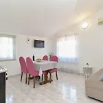 Apartments Emil 596