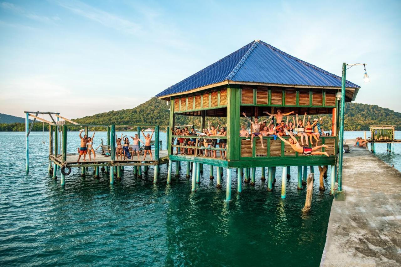 Mad Monkey Koh Rong Samloem Hostel *