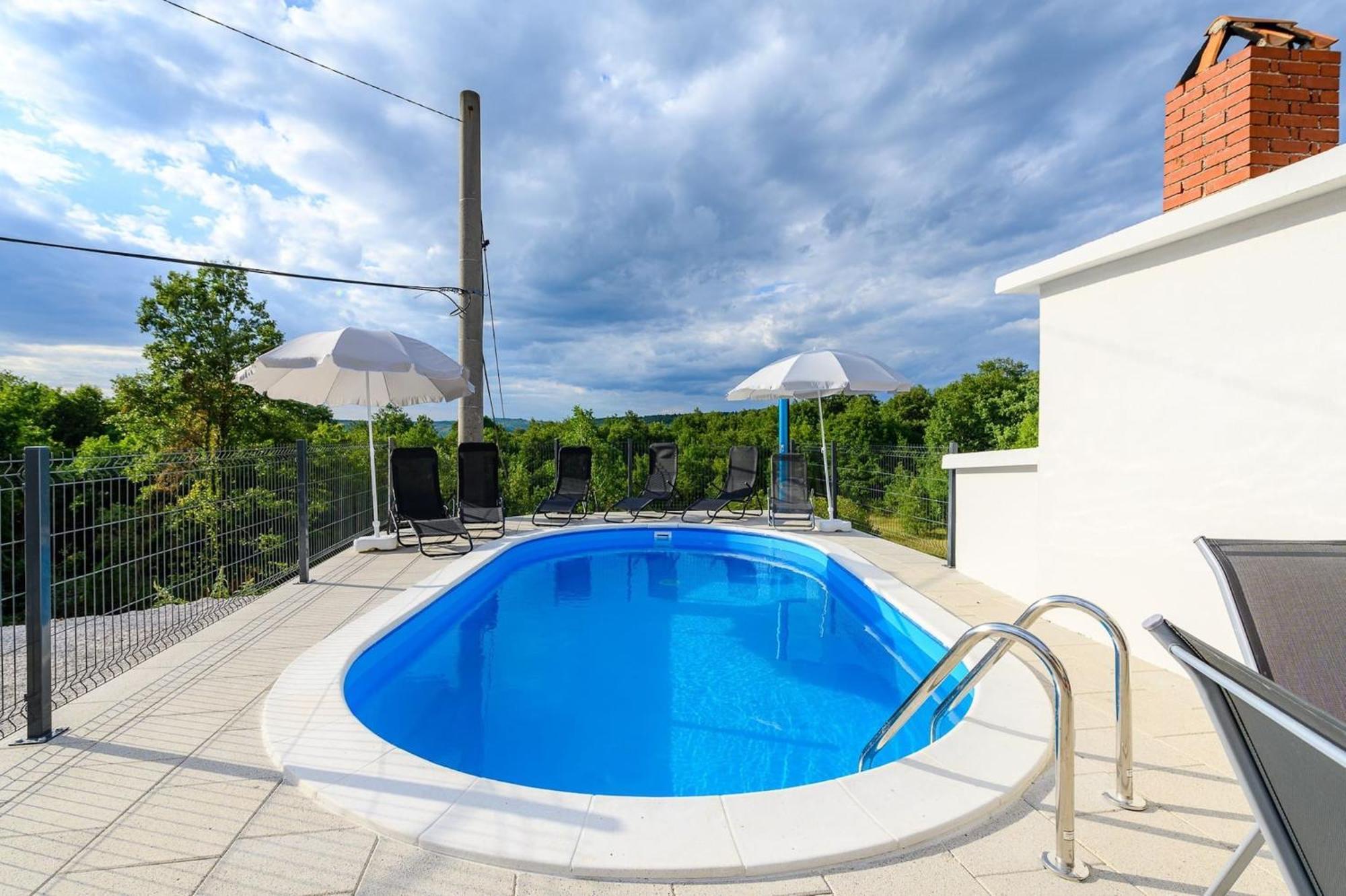 Lara With Swimming Pool - Paradiz Apartman