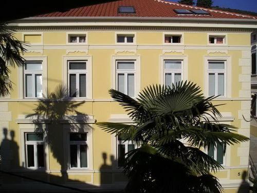 Damir Apartman *