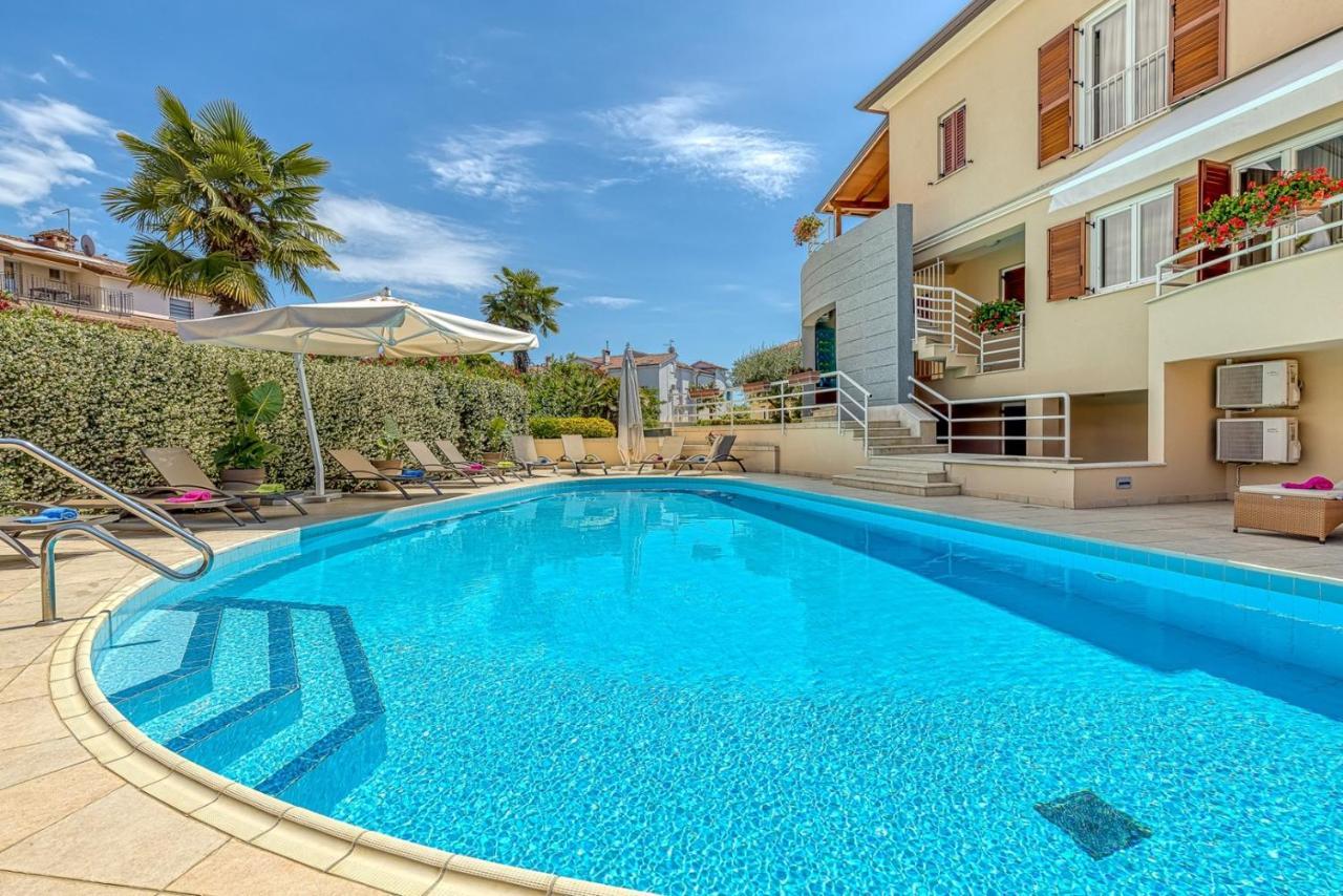 Complex Irena With Pool Poreč
