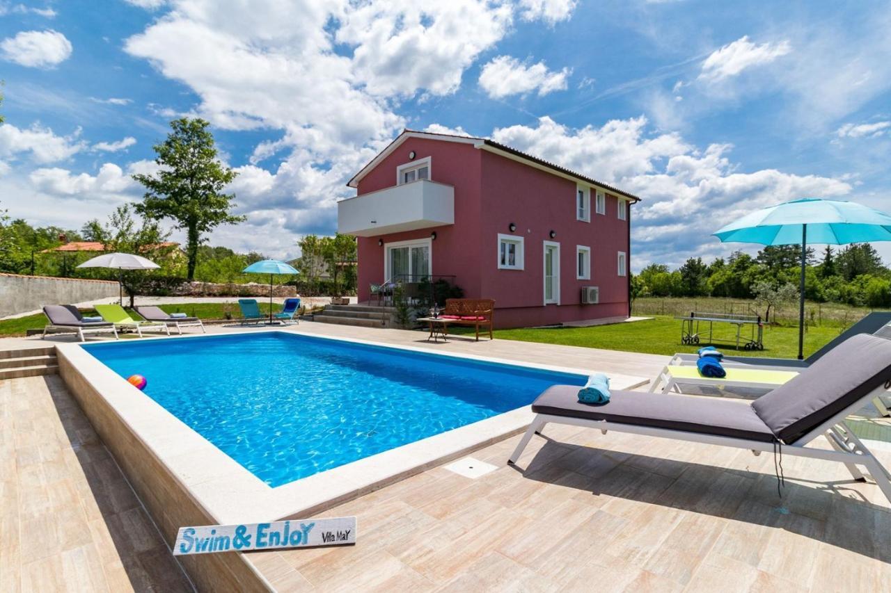 House For Max 9 Persons With Pool And Garden Villa Tinjan
