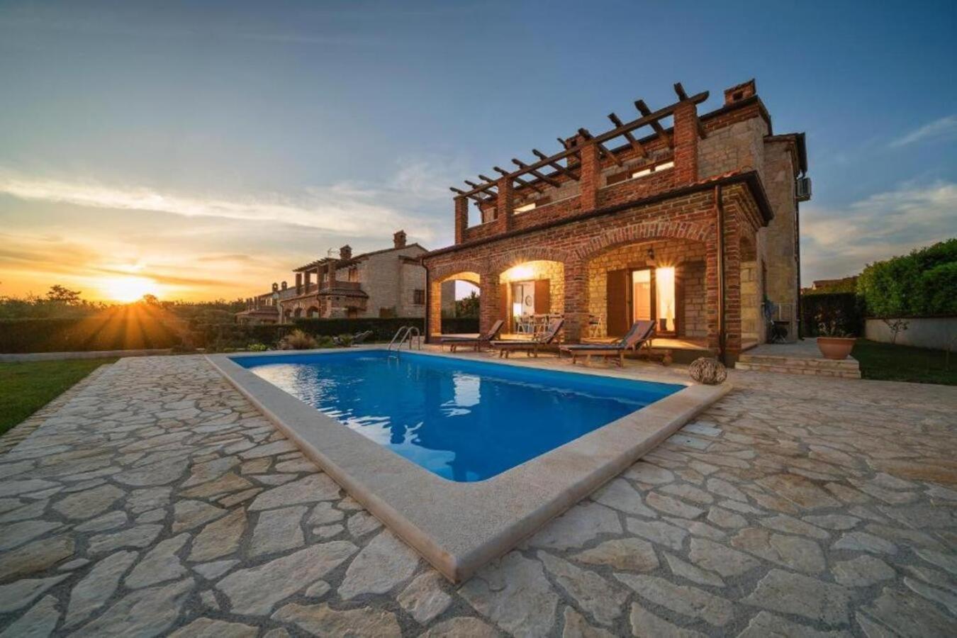 Sole In Istria For 10 People With 4 Beedrooms And Private Pool Вилла