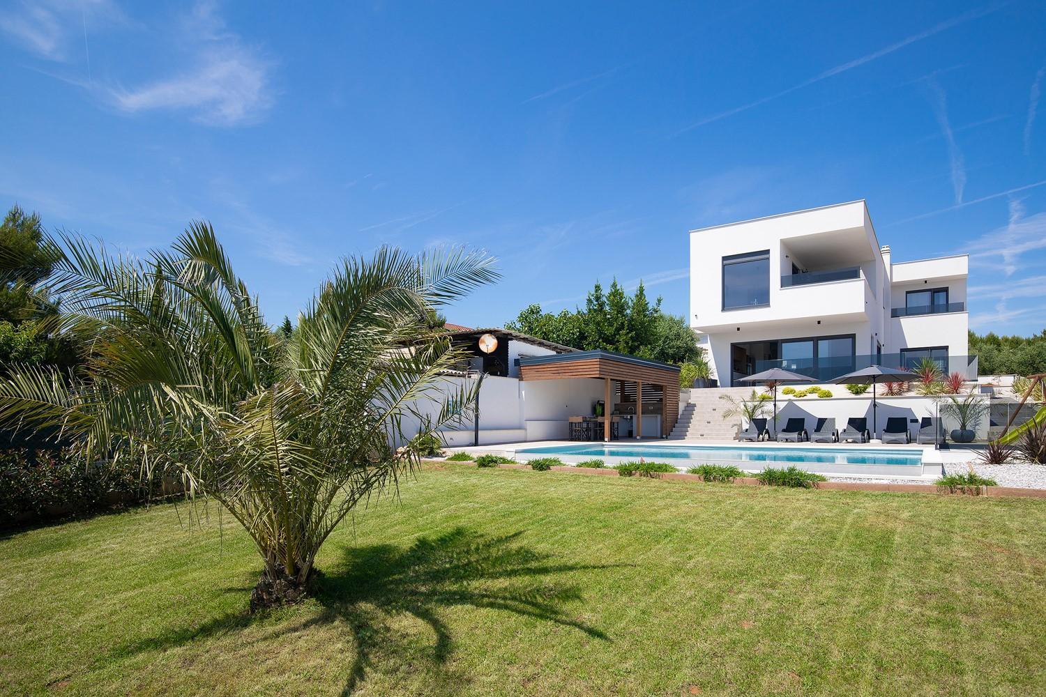 Pergosa Villa *