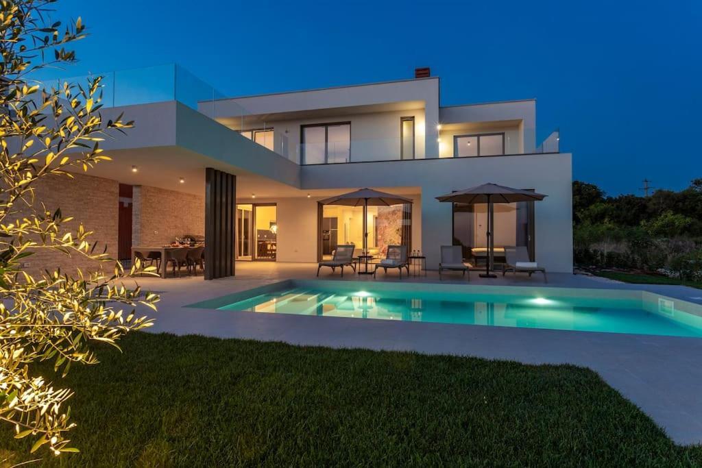 Design Emily White Near Rovinj * Bale