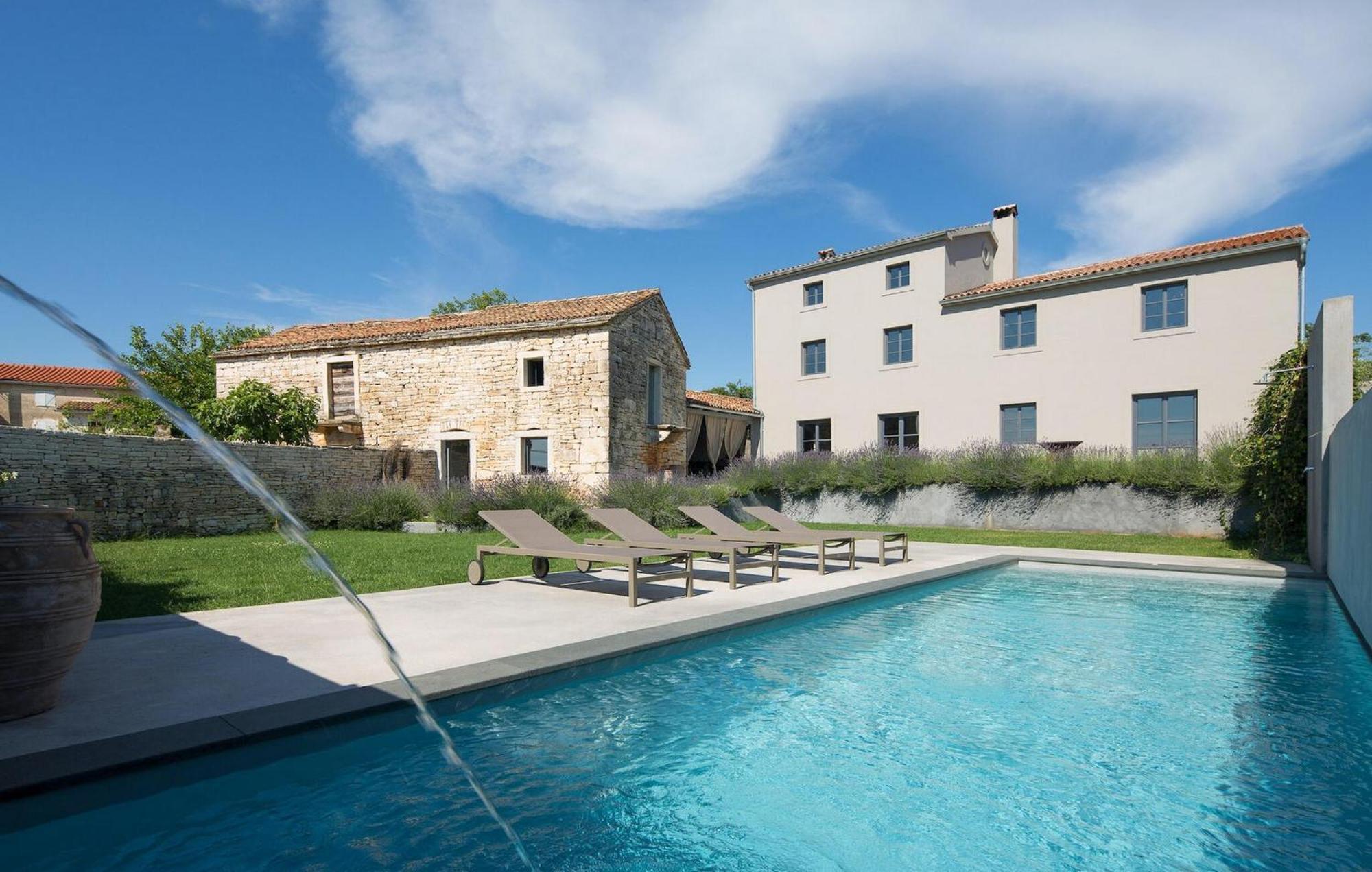 Holiday home Cozy In With Outdoor Swimming Pool