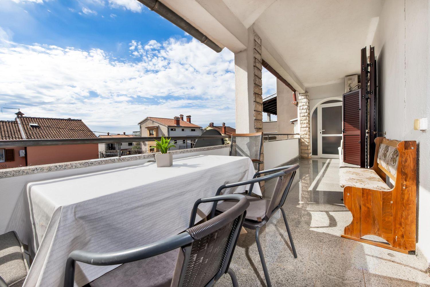 Apartment Malerisches Mit Grossem Balkon, Grillbereich Und Nur 15 Minuten Zum Rovinj