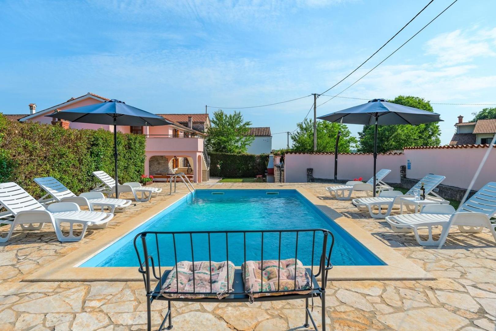 Villa House Legovich With Private Pool Muntrilj