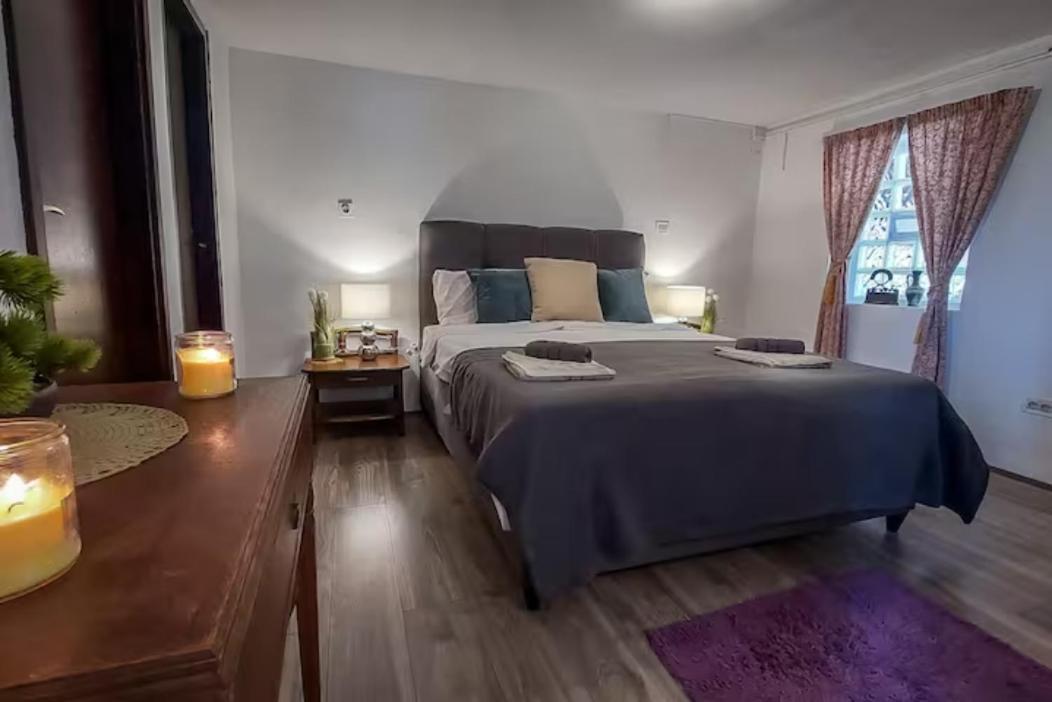 Beautiful For Two With A Pool