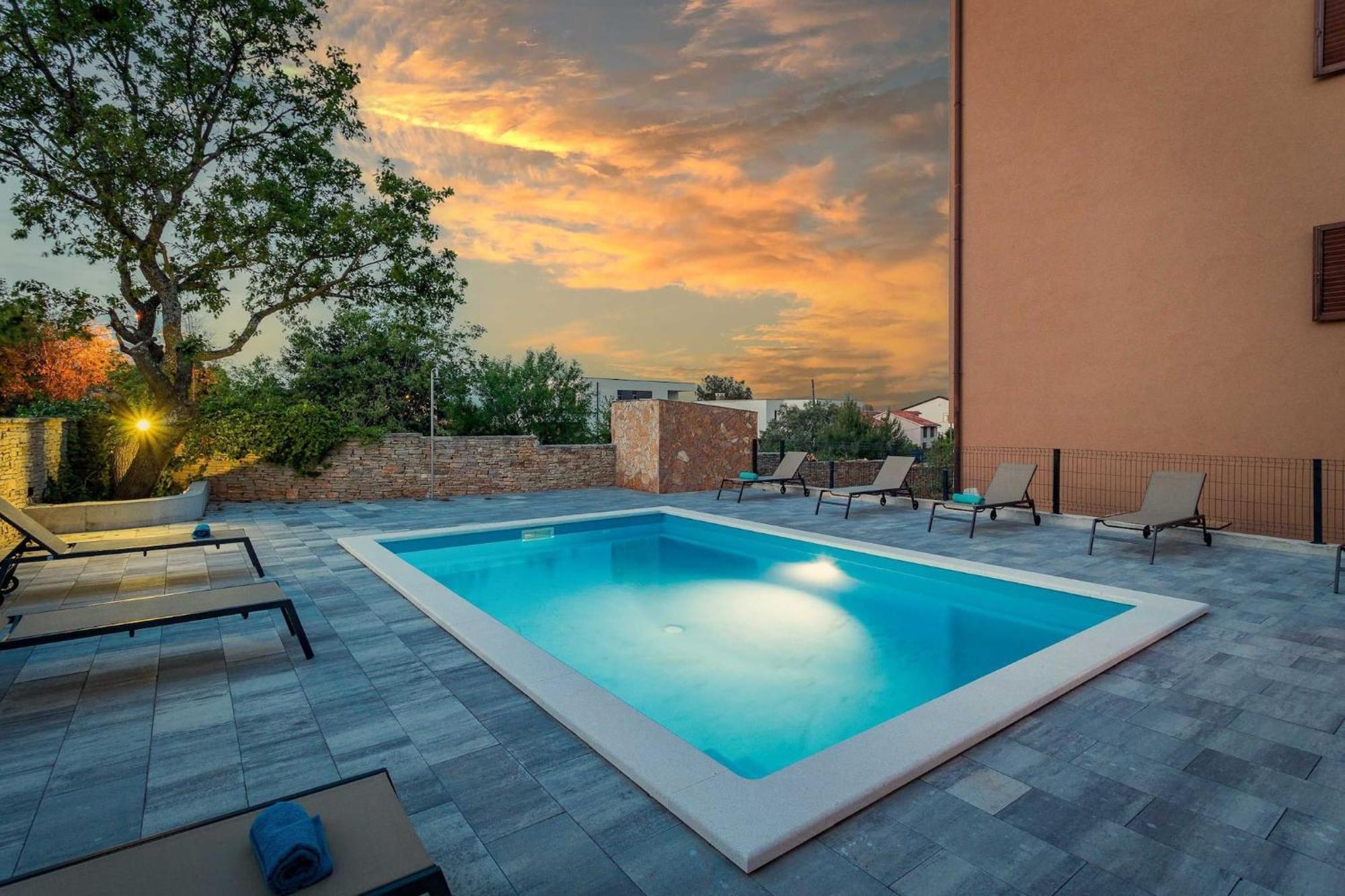 Cesare 2 With Shared Pool Apartment *