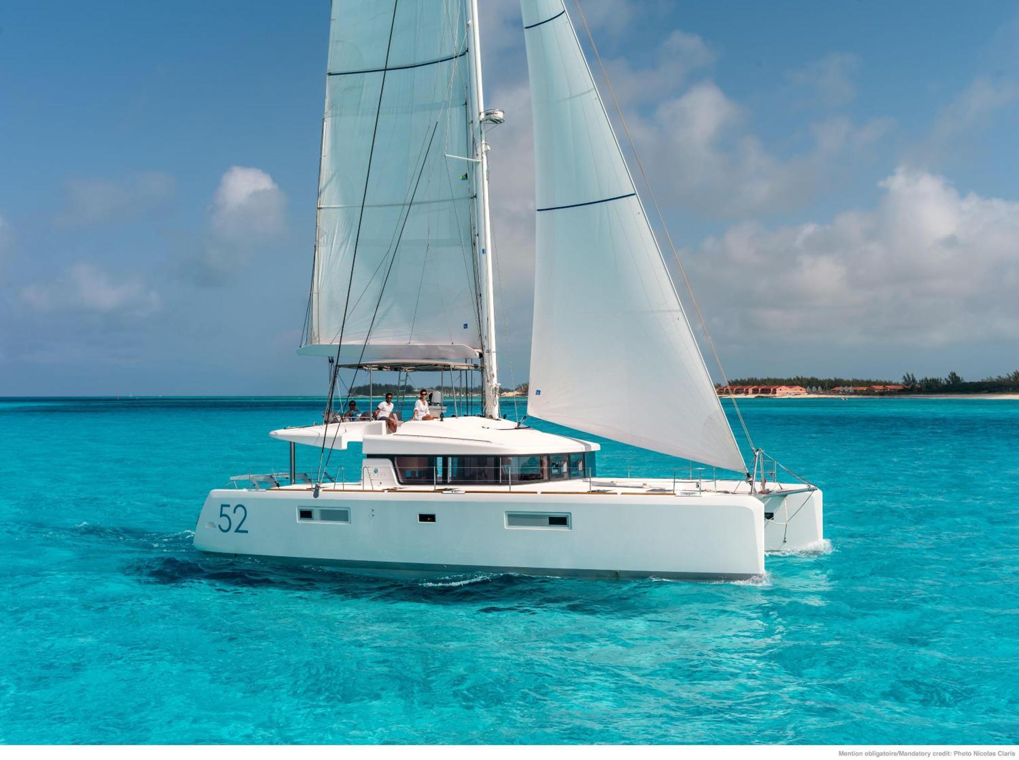 船屋 In A Catamaran *