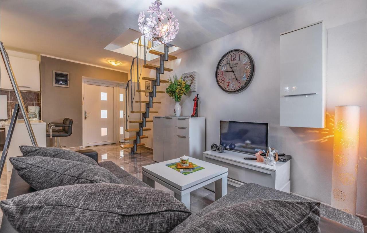 Beautiful In With 2 Bedrooms And Wifi Apartamento