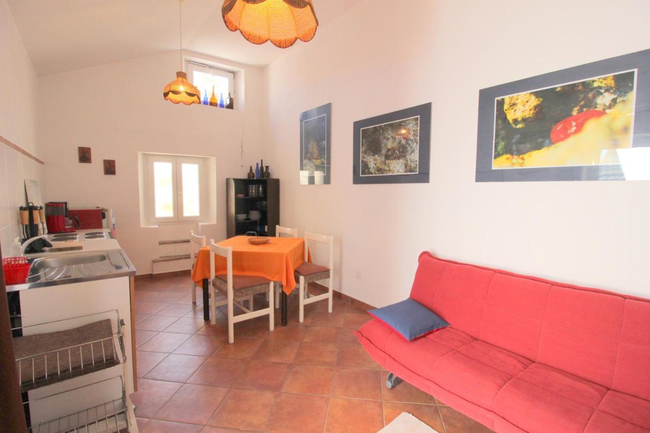 Dea, 180 M From The Apartament