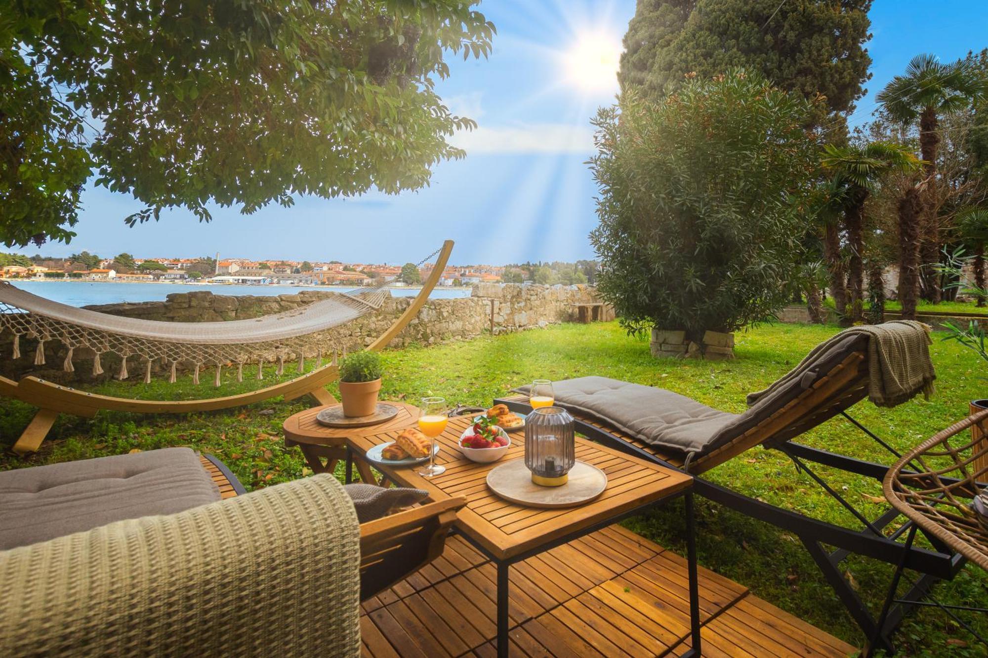Exclusive Seafront Bacchus Apartment *