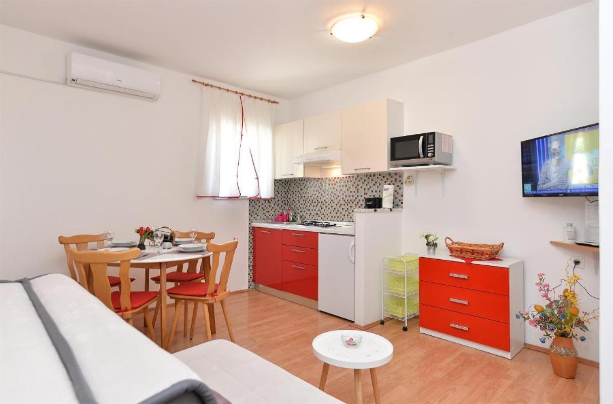 Spacious With Garden Apartament Poreč