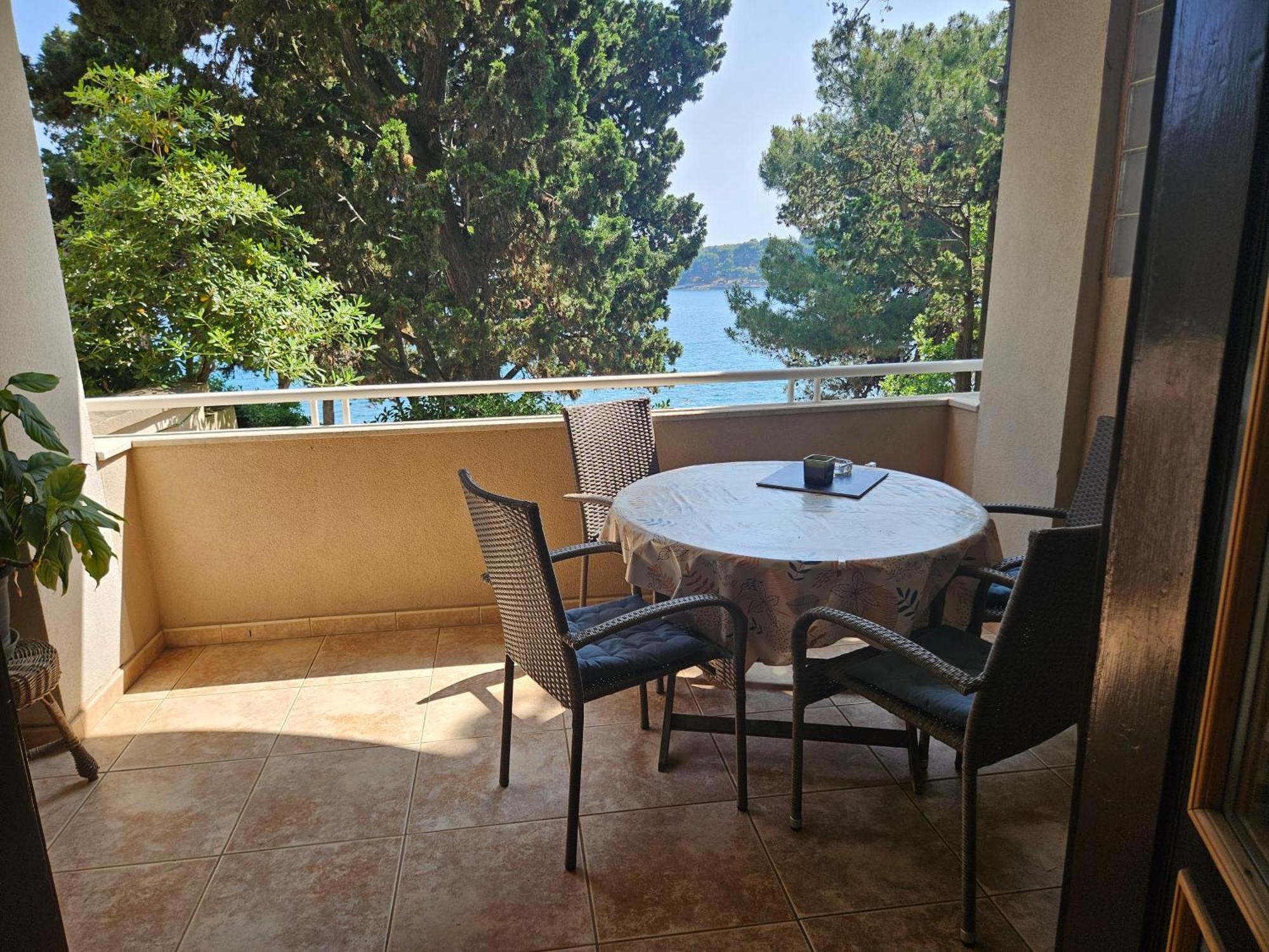 Mare Azzuro Ii Pula