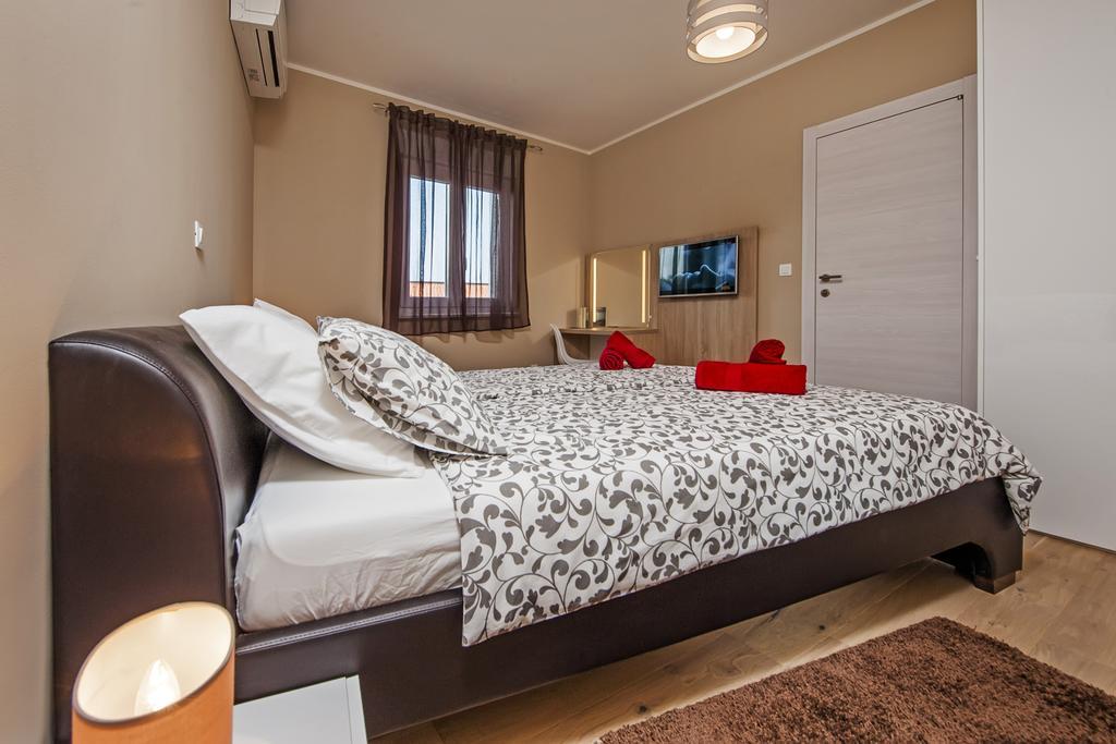 Panoss Apartman *